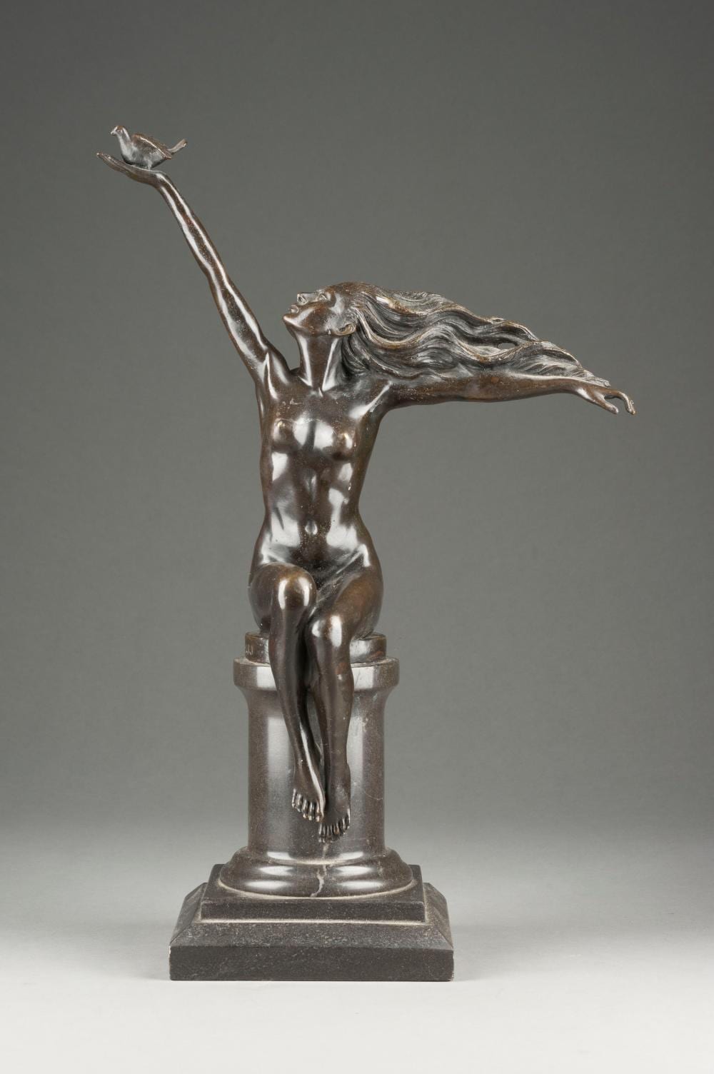 Amedeo Gennarelli comparable auction result: amedeo gennarelli pigeon voyageur frauenakt mit taube