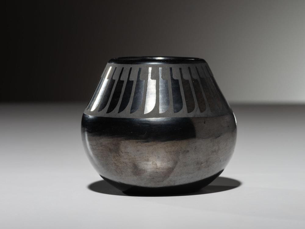 popovi da san ildefonso 1923 1971 blackware pottery jar with gunmetal finishoctober 1965 · Freeman’s | Hindman · 2025-04-11 Popovi Da comparable auction result: popovi da san ildefonso 1923 1971 blackware pottery jar with gunmetal finishoctober 1965