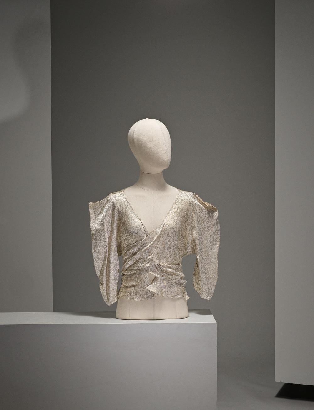 Alix Chatenay-Druey comparable auction result: alix collection haute couture circa 1936 haut du soir en broch or et argent sur fond ivoire