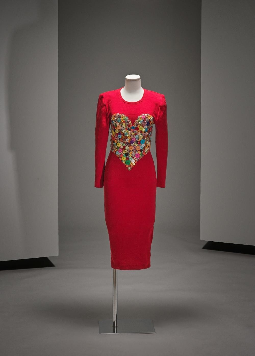 Patrick Kelly comparable auction result: patrick kelly collection pr t porter automne hiver 1986 robe du soir en jersey de laine rouge