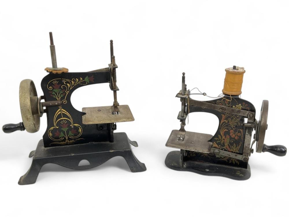 German Antique Hams Crank Mini Sewing Machines sold by EJ'S Auction & Appraisal, lot 2293 — auction record photograph