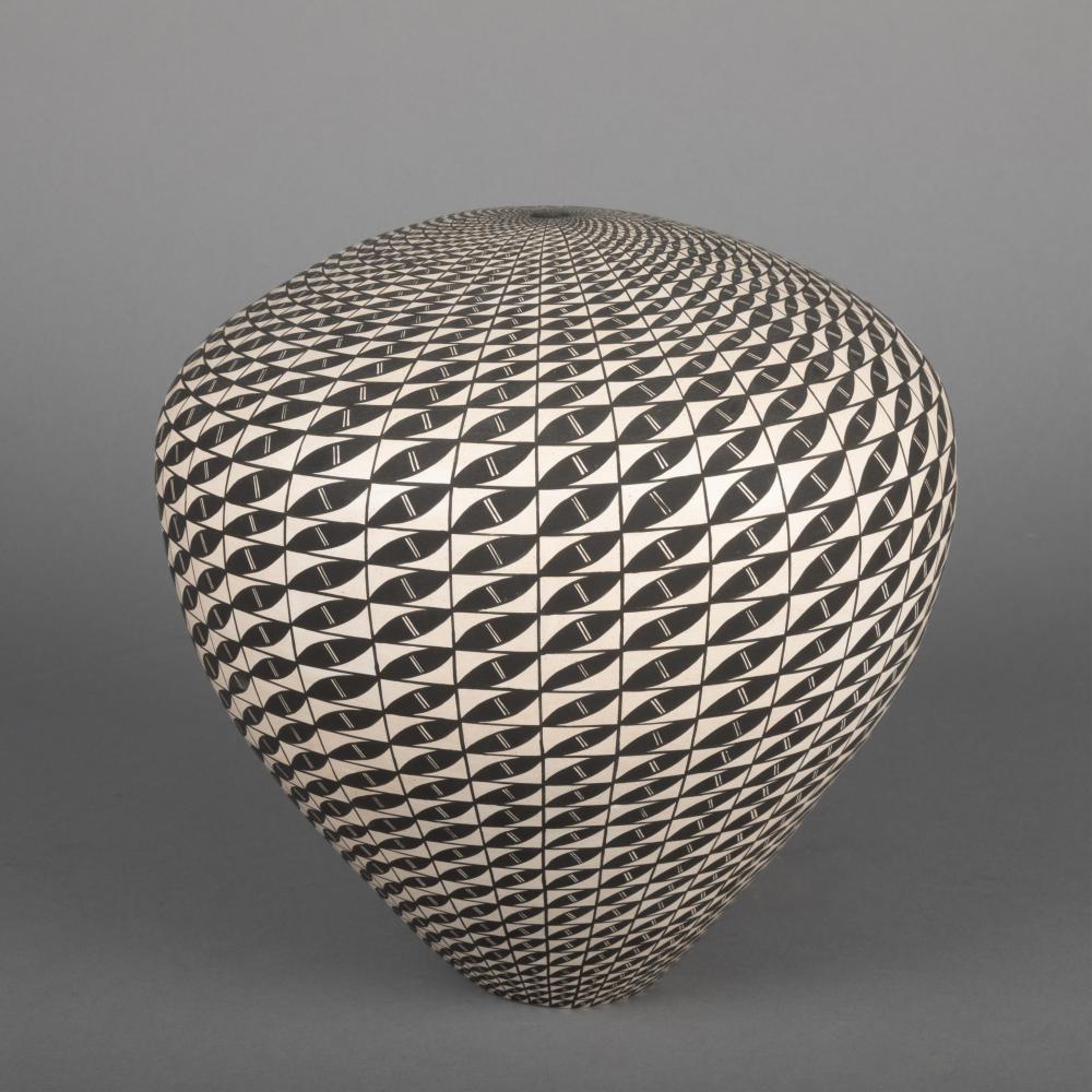 Sandra Victorino comparable auction result: sandra victorino seed pot with black on white geometric design