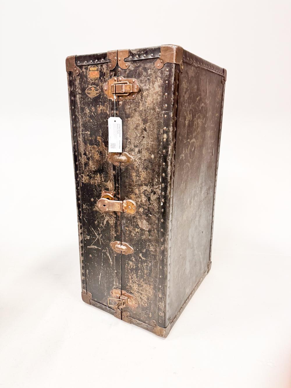 Vintage Neverbreak Steamer Trunk wardrobe, 1930s sold by Svendborg Auktionerne ApS, lot 187 — auction record photograph