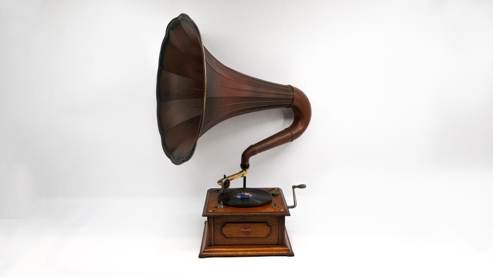 Chantal comparable auction result: a large antique gramophone with brown patinated horn by chantal