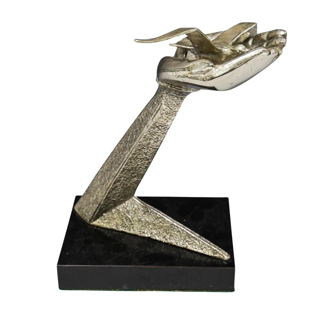 Alice Winant comparable auction result: alice winant canadian 1928 1989 a bird in the hand 5 50