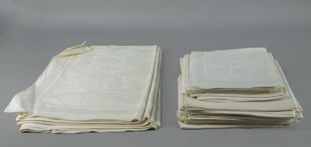 Chris Lebeau comparable auction result: chris lebeau 1878 1945 een tafelkleed 12 servetten en 11 vingerdoeken