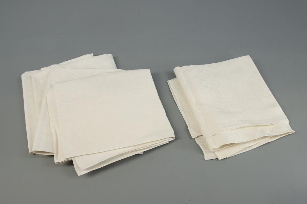 Chris Lebeau comparable auction result: chris lebeau 1878 1945 een serie van 4 servetten en 1 los exemplaar
