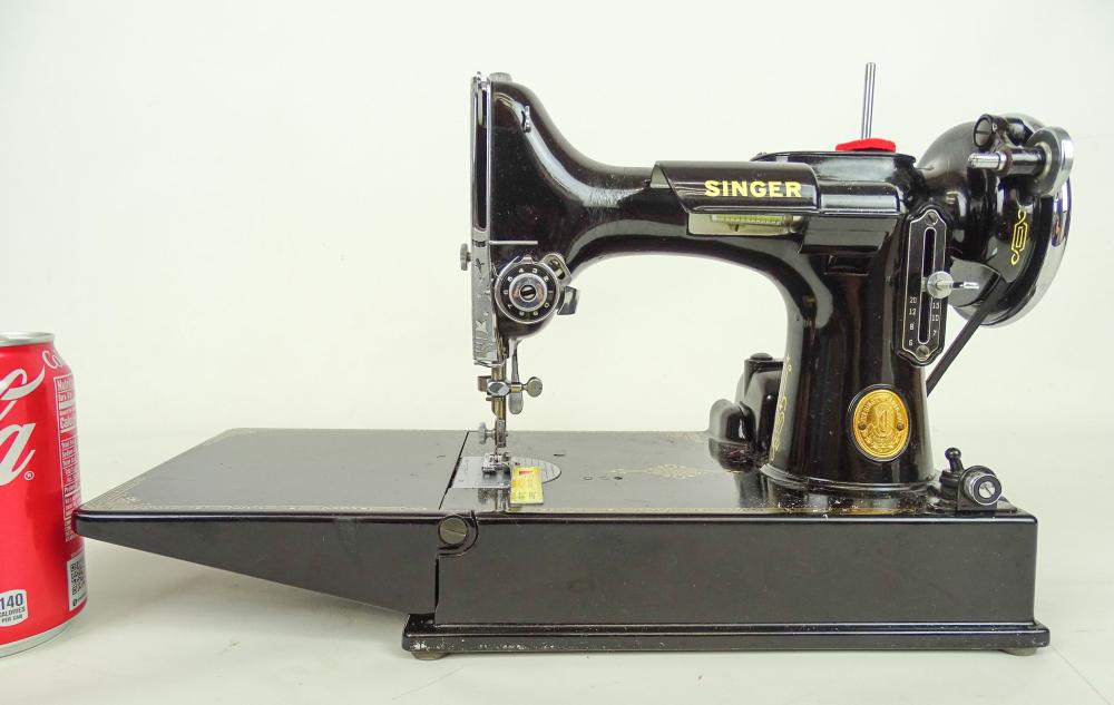 Singer Featherweight Sewing Machine sold by Copake Auction Inc., lot 931 — auction record photograph