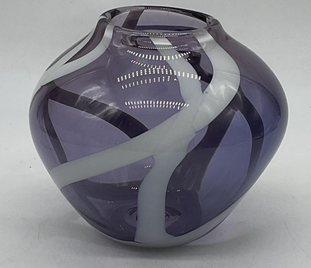 Ramón Lago comparable auction result: vtg signed r l purple white art glass vase