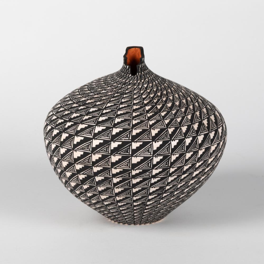 Sandra Victorino comparable auction result: sandra victorino small neck jar with stepped rim and fine line design