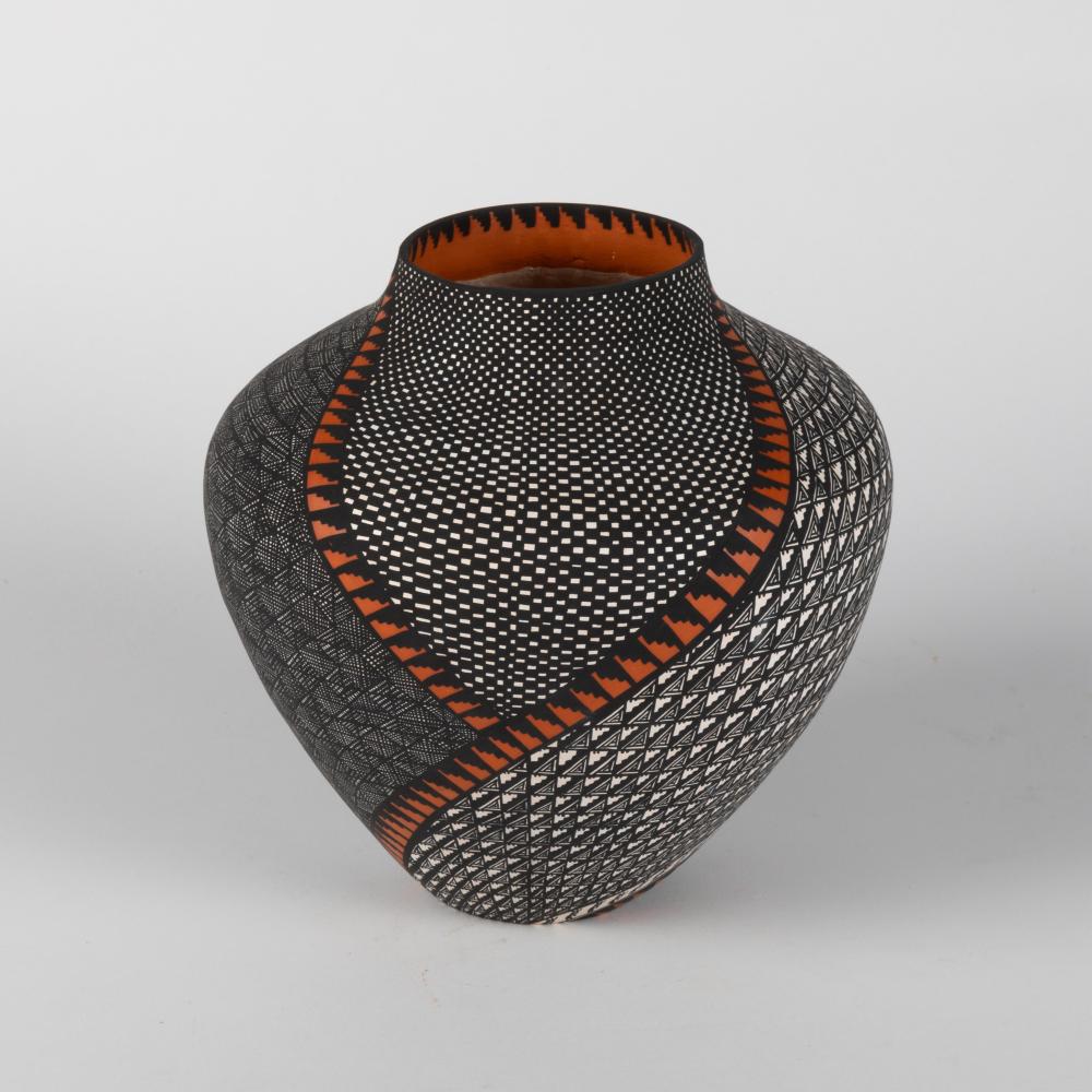 Sandra Victorino comparable auction result: sandra victorino fine line swirl jar with geometric design