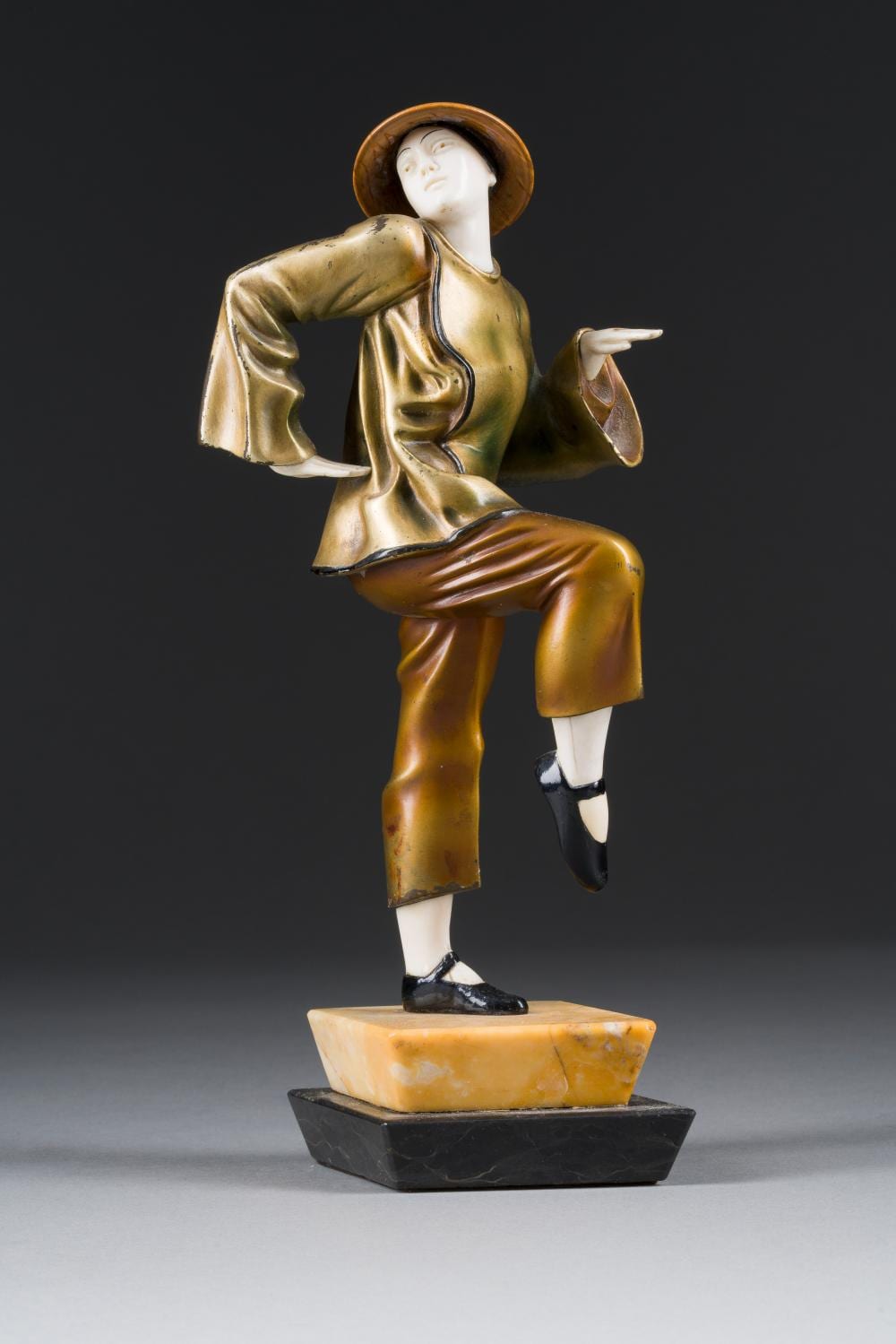 Dorothea Charol comparable auction result: dorothea charol tanzende chinesin