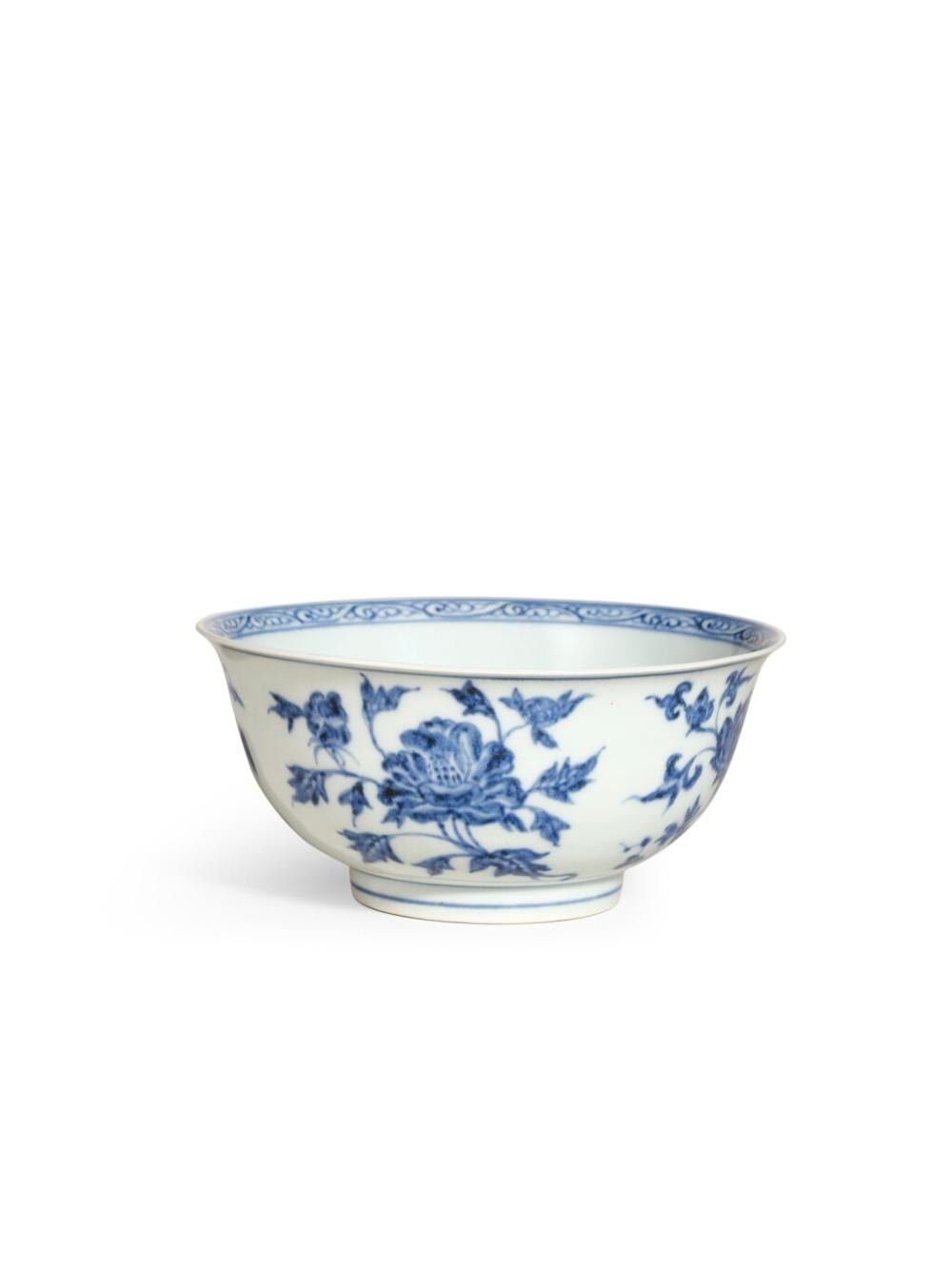 A fine and very rare blue and white 'floral' bowl, Ming dynasty, Yongle period | 明永樂　青花折枝花卉紋盌 comparable sale