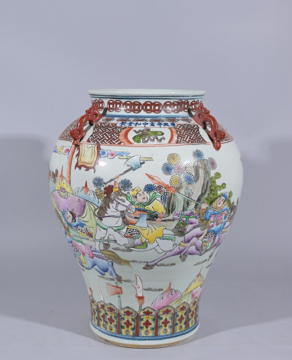 製堂和中亥辛熙康 Kangxi period (1672) magnificent Chinese porcelain vase with battle scene (story of Mu Guiying- female general from N. Song dynasty), certified sold by Eternity Gallery, lot 180 — auction record photograph