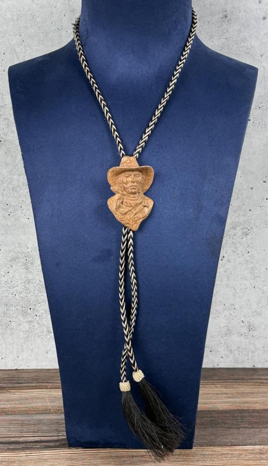 mehl lawson 2005 prix de west bronze bolo tie · Davis Brothers Auction · 2025-09-13 Mehl Lawson comparable auction result: mehl lawson 2005 prix de west bronze bolo tie