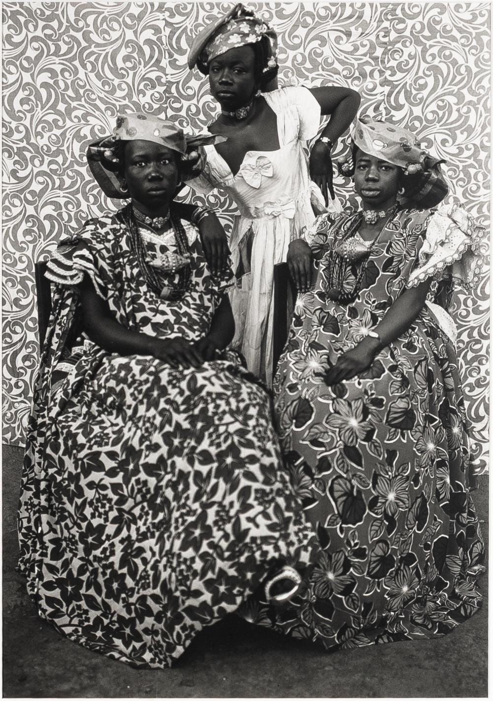 Seydou Keita comparable auction result: seydou keita malayan 1921 2001 the girls from mali