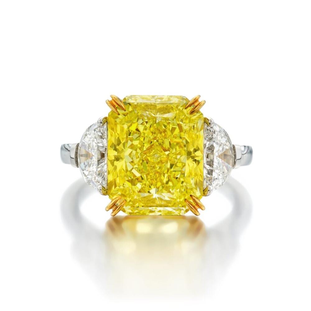 Fancy Vivid Yellow Diamond And Diamond RING | 6.82克拉 艷彩黃色鑽石 配 鑽石 戒指 comparable sale