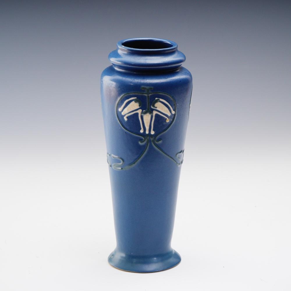 roseville pottery aztec vase by frederick hurten rhead · Lion and Unicorn · 2025-10-26 Frederick Hurten Rhead comparable auction result: roseville pottery aztec vase by frederick hurten rhead