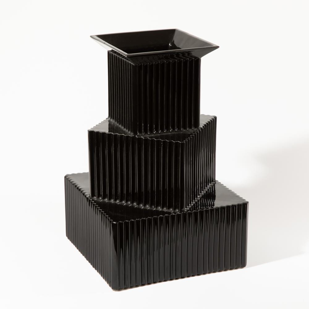 Sergio Asti comparable auction result: sergio asti vase model jet black