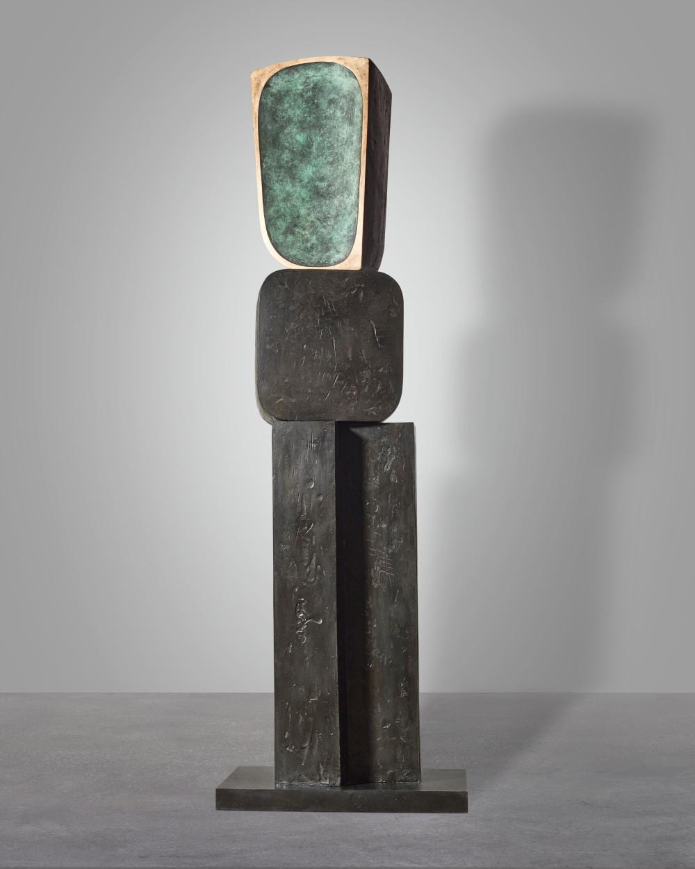Barbara Hepworth (1903-1975). The Family of Man (Figure 5, Parent II). bron comparable sale