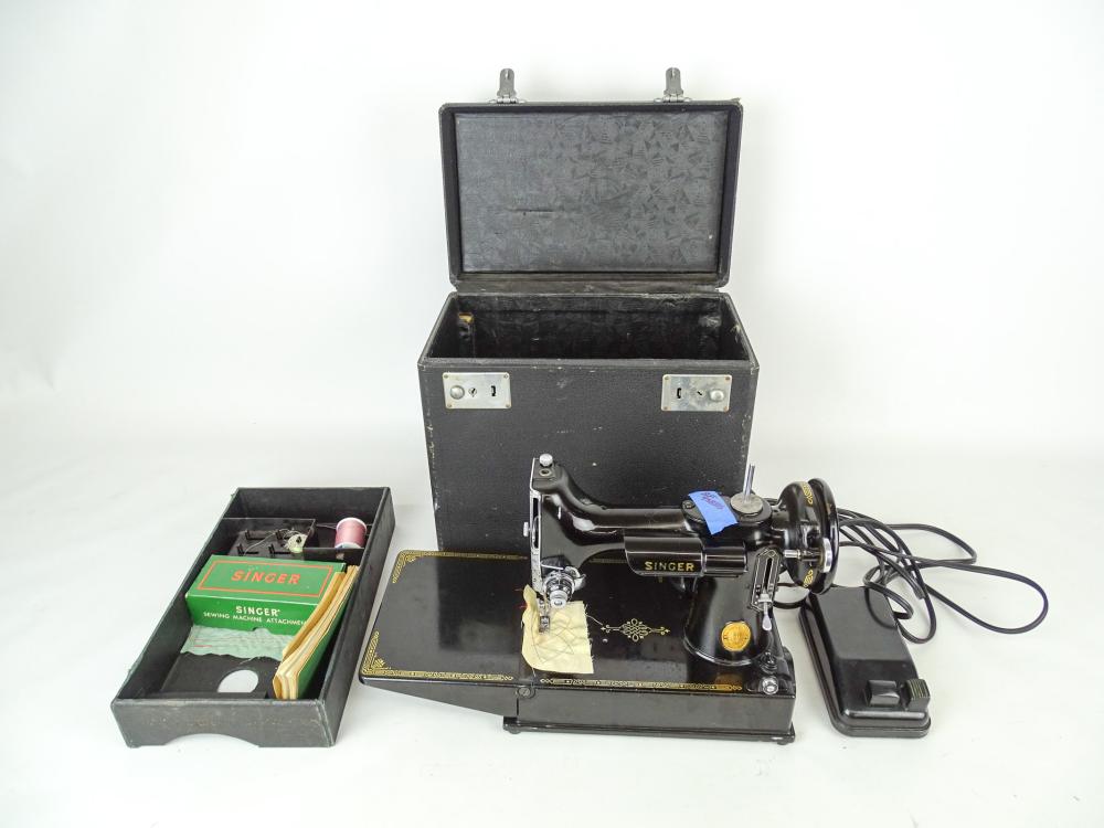 SINGER FEATHERWEIGHT SEWING MACHINE sold by Copake Auction Inc., lot 527 — auction record photograph