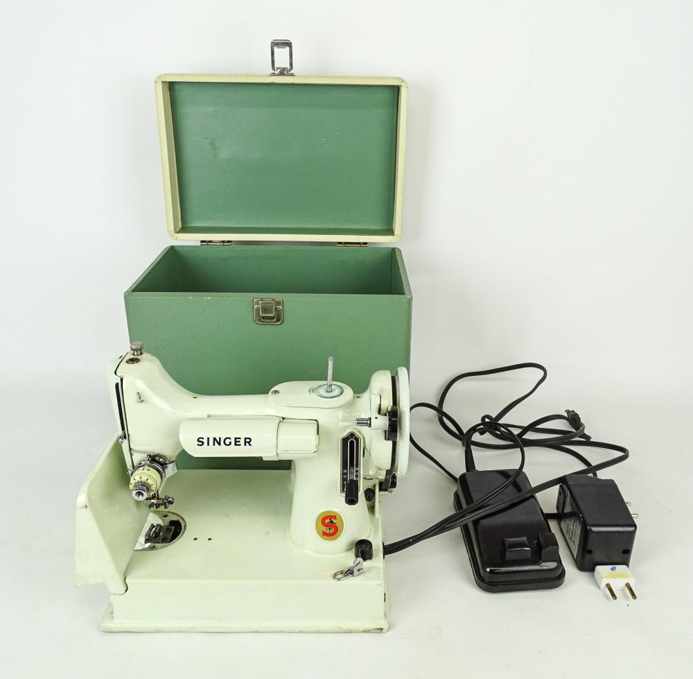 SINGER FEATHERWEIGHT SEWING MACHINE sold by Copake Auction Inc., lot 529 — auction record photograph