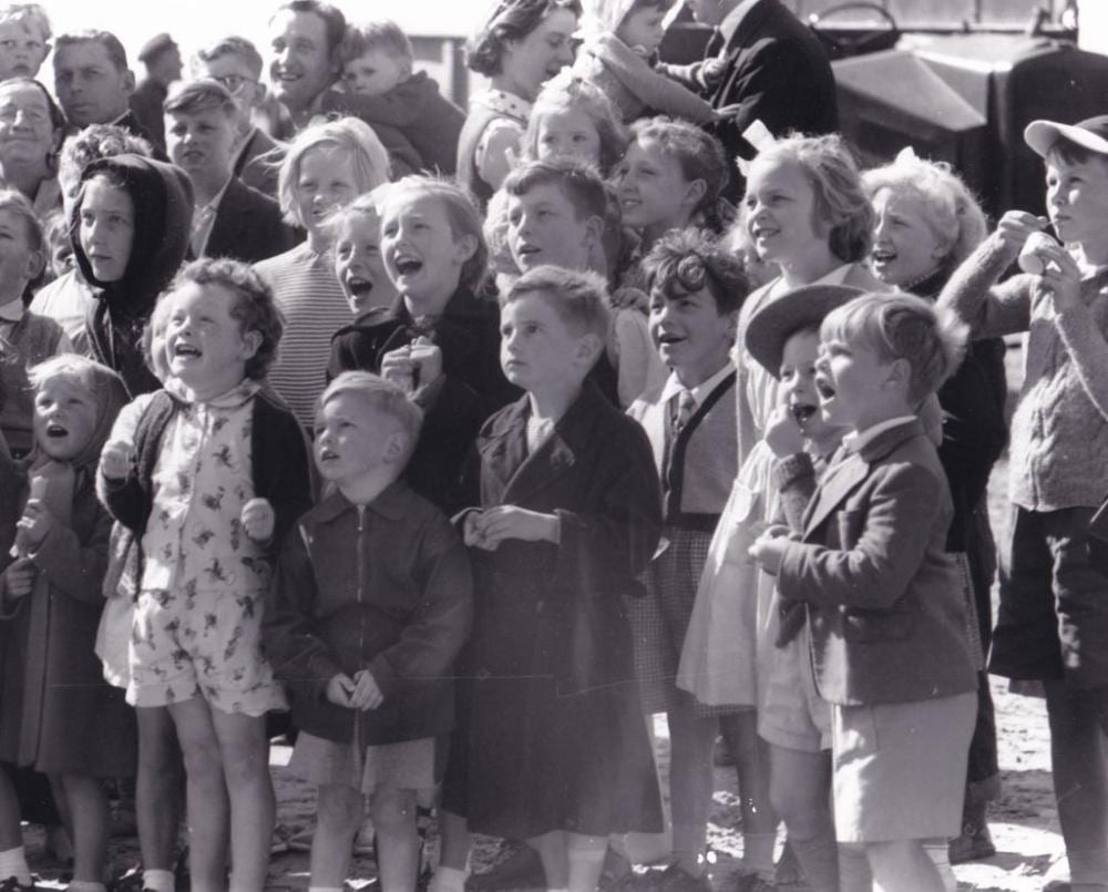 Alfred Gregory comparable auction result: alfred gregory 1913 2010 happy children 1960 1973