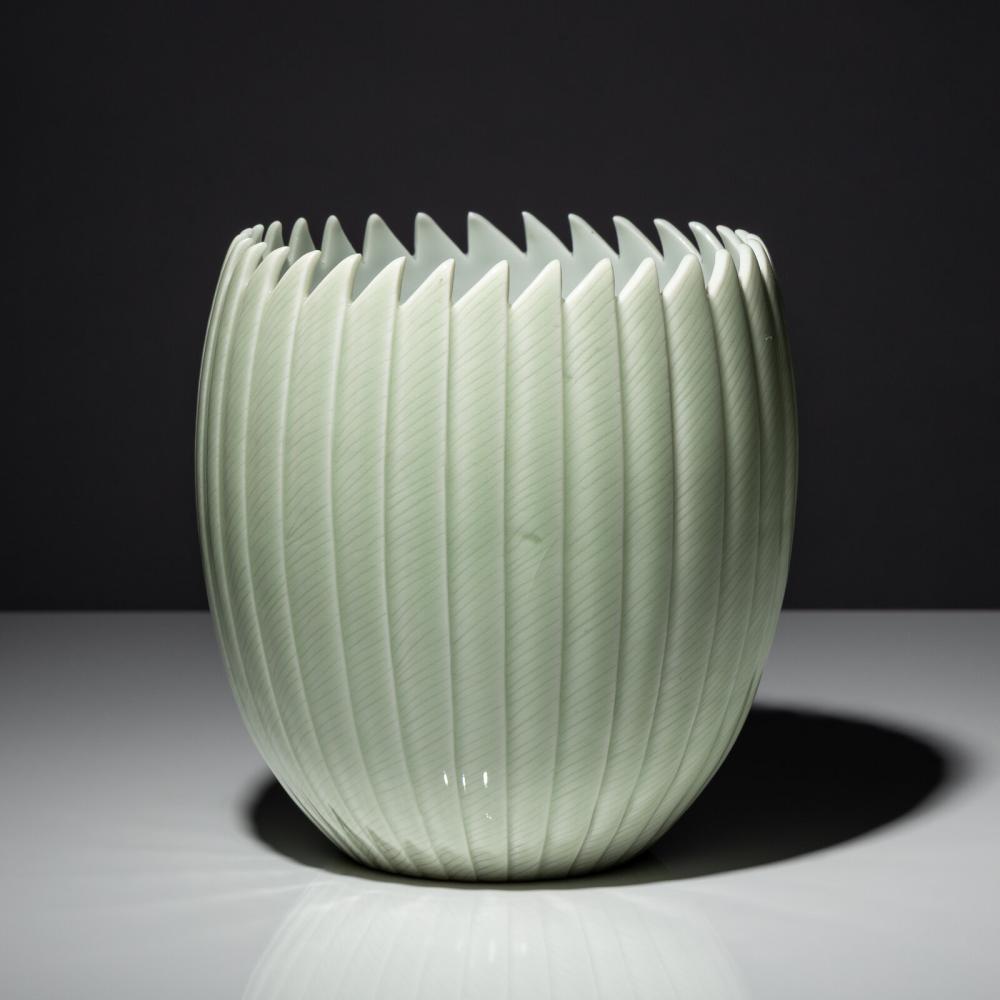 Cliff Lee comparable auction result: cliff lee american b 1951 fluted celadon bowl 1995