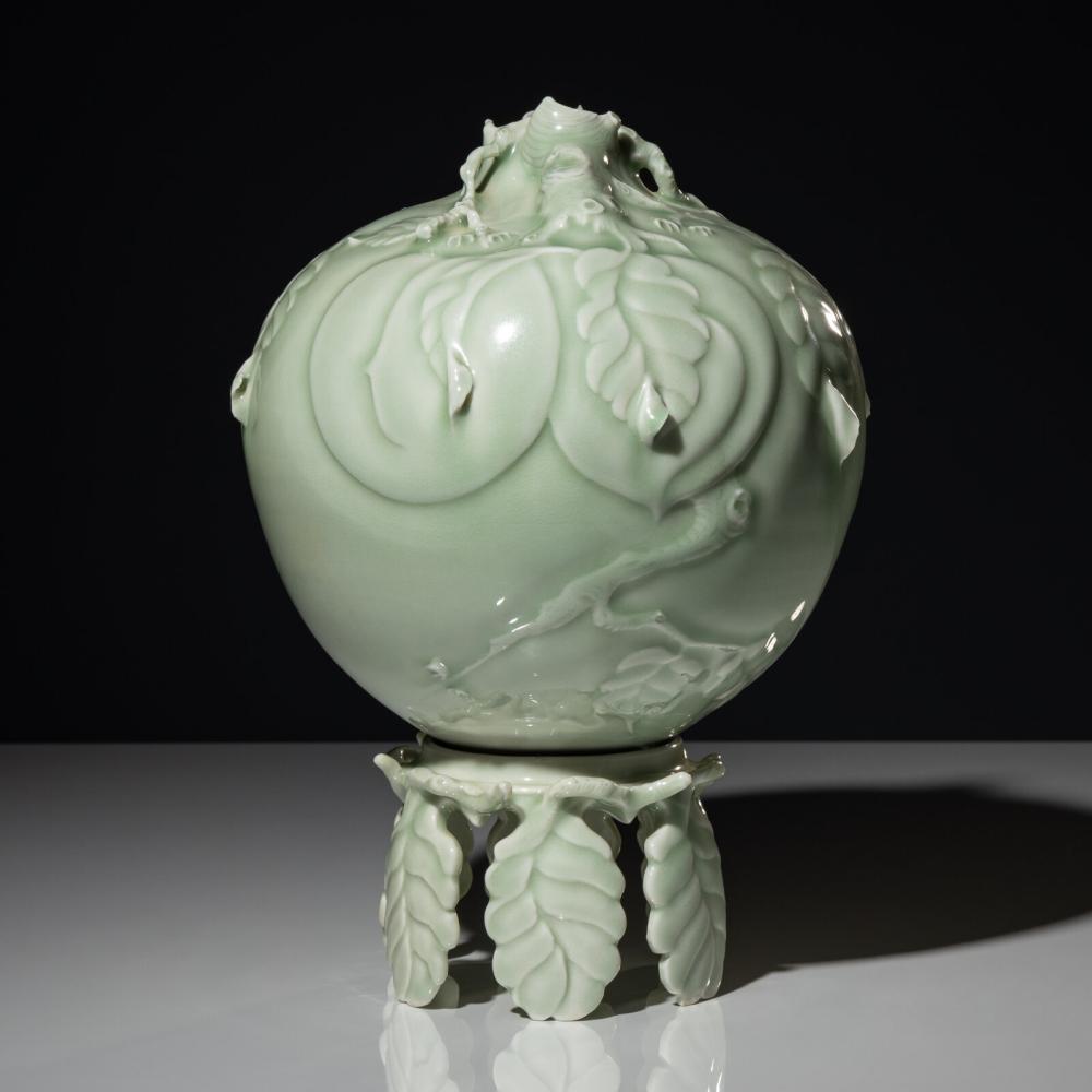 Cliff Lee comparable auction result: cliff lee american b 1951 celadon vessel on stand 1992