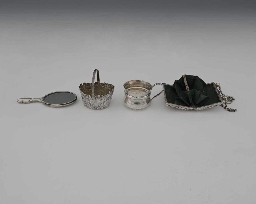 Henry Elis Mattson comparable auction result: an edwardian silver purse by henry matt
