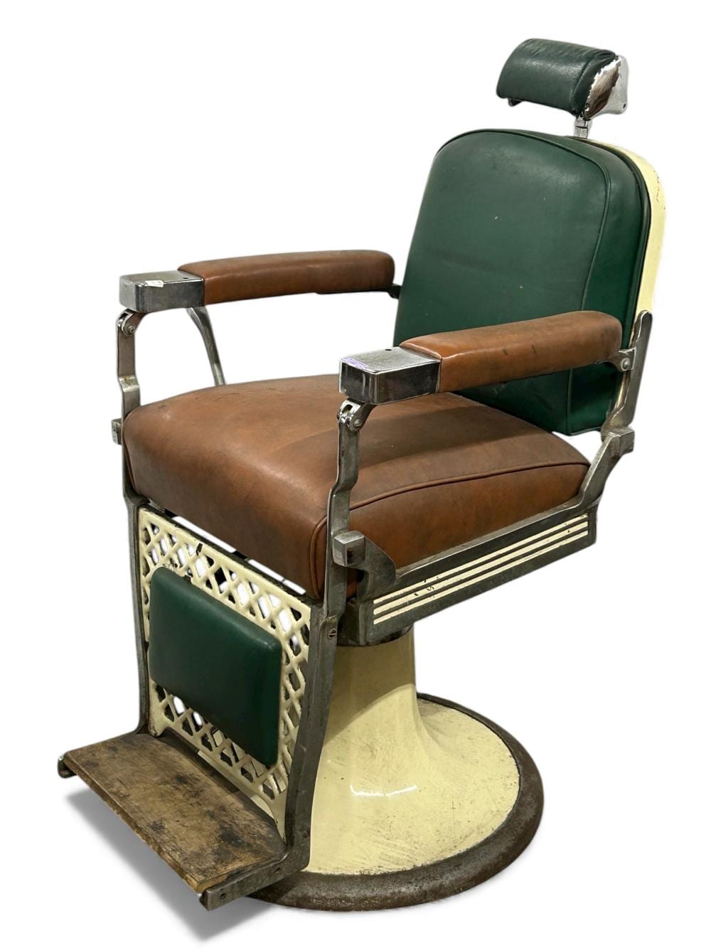 Antique Kochs Barber Chair. sold by Direct Auction Galleries, Inc., lot 602 — auction record photograph