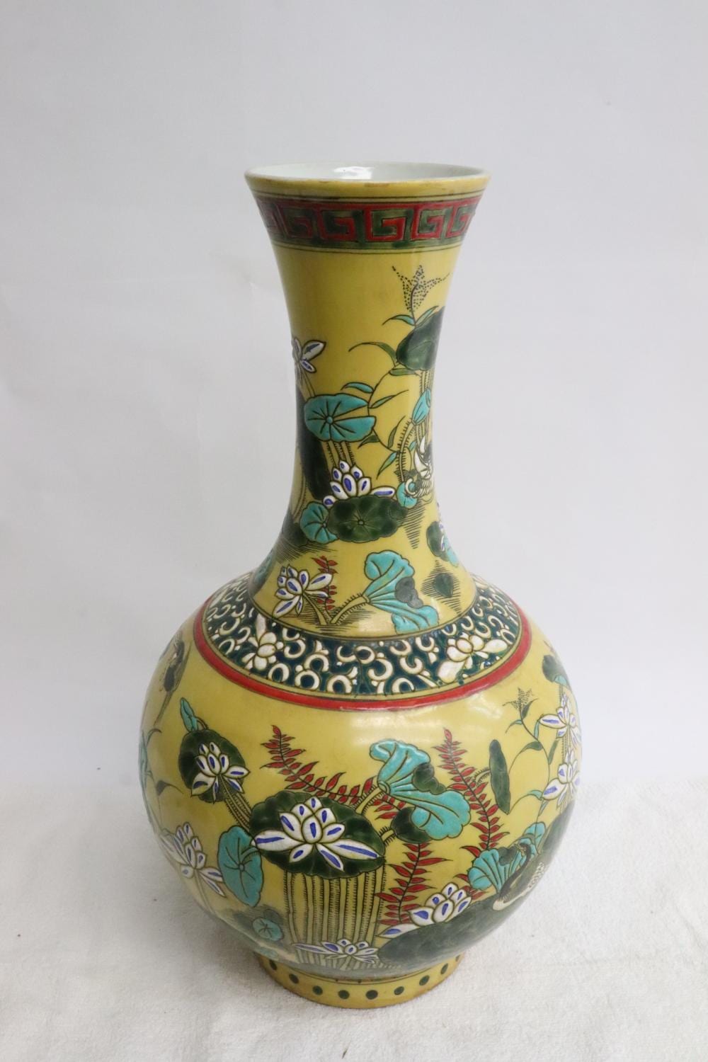 Chinese famille rose porcelain vase sold by International Auction Gallery, lot 266 — auction record photograph