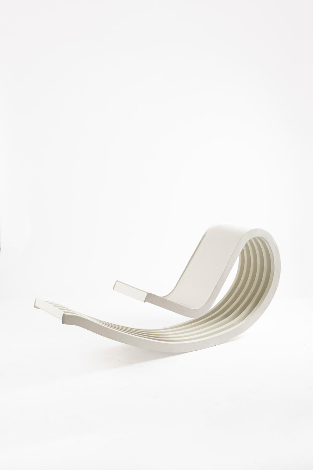 Cesare Leonardi comparable auction result: cesare leonardi 1935 1921 et franca stagi 1937 2005 chaise longue mod le dondolo totale en fibre de verre laqu blanche