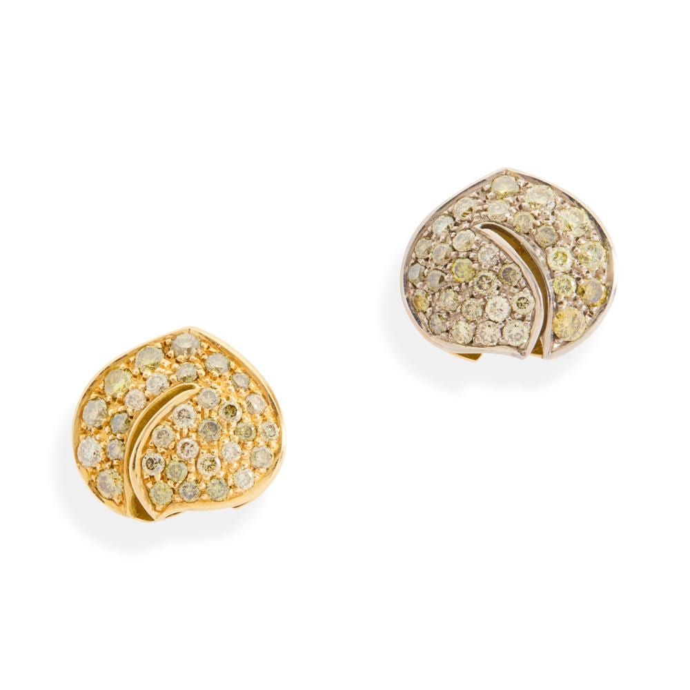 peter pl derl a pair of bi coloured diamond earrings · Lyon & Turnbull · 2025-12-02 Peter Diamond comparable auction result: peter pl derl a pair of bi coloured diamond earrings