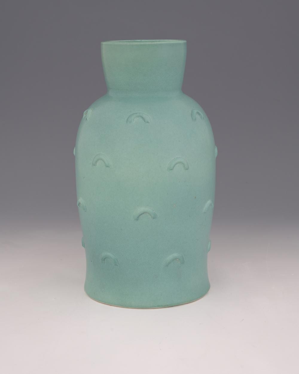 susie cooper a studio range vase shoul · Kinghams Auctioneers · 2025-12-04 Susie Cooper comparable auction result: susie cooper a studio range vase shoul