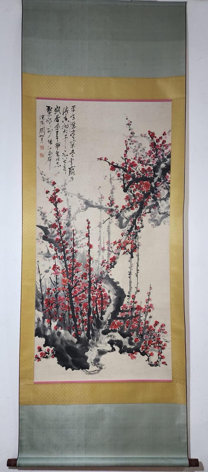 Shanyue Guan comparable auction result: guan shanyue hand painting plum blossom hanging scroll