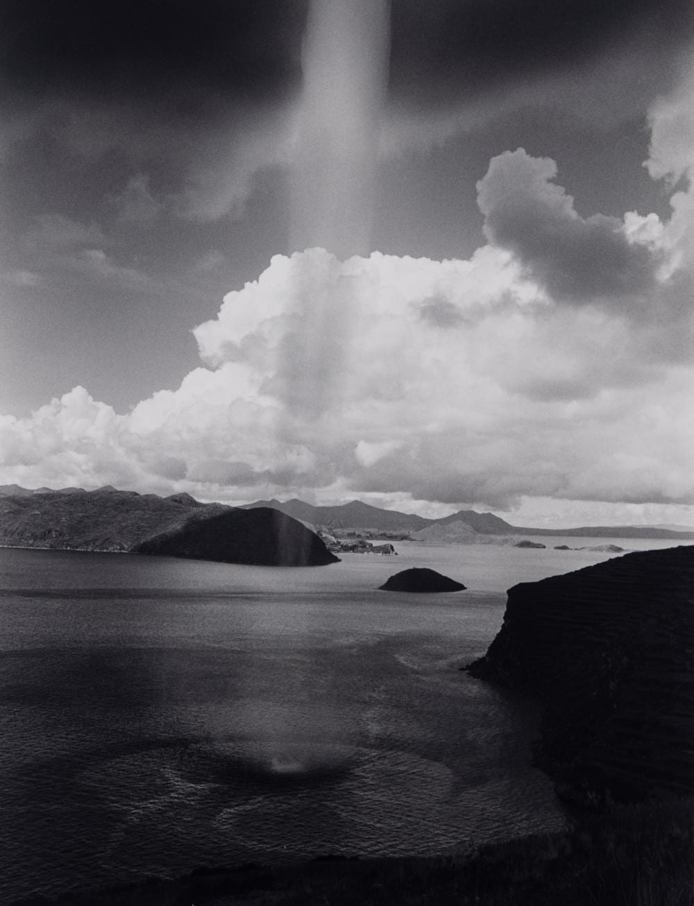 Flor Garduño comparable auction result: flor gardu o 1957 tornado en el titicaca 1990