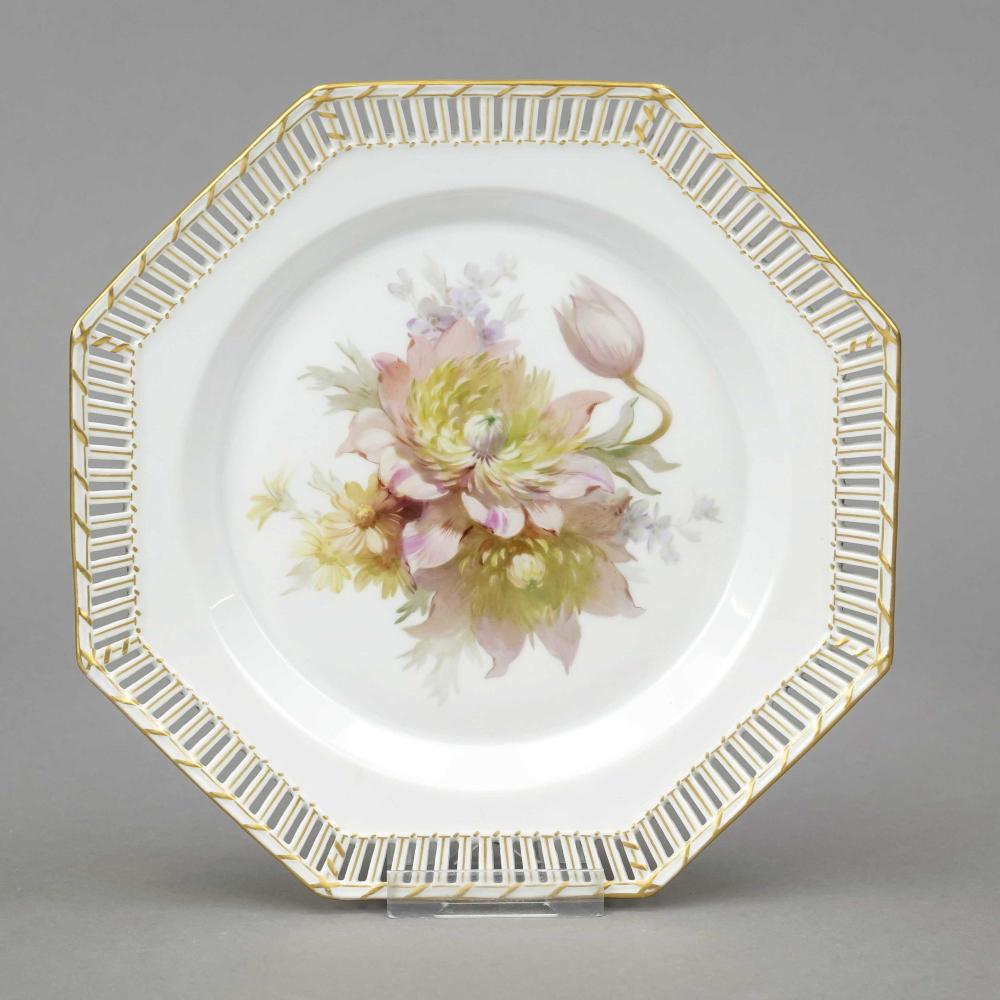 ART NOUVEAU DECORATIVE PLATE, KPM BERLI sold by Historia Auctionata, lot 2291 — auction record photograph