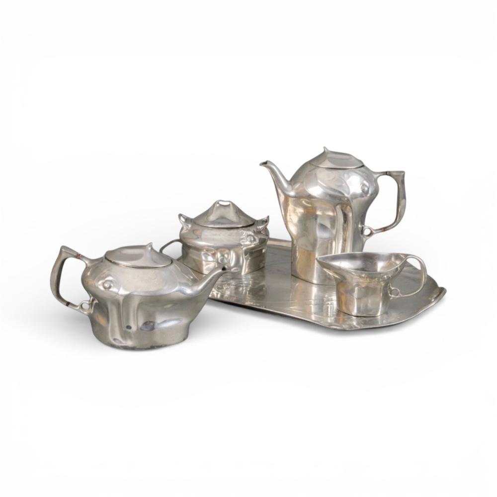 hugo leven 1874 1956 service th et caf en tain comprenant th i re cafeti re sot a lait sucrier et plateau manufacture de kayserzinn · Francois EPIN Auction · 2026-01-21 Hugo Leven comparable auction result: hugo leven 1874 1956 service th et caf en tain comprenant th i re cafeti re sot a lait sucrier et plateau manufacture de kayserzinn