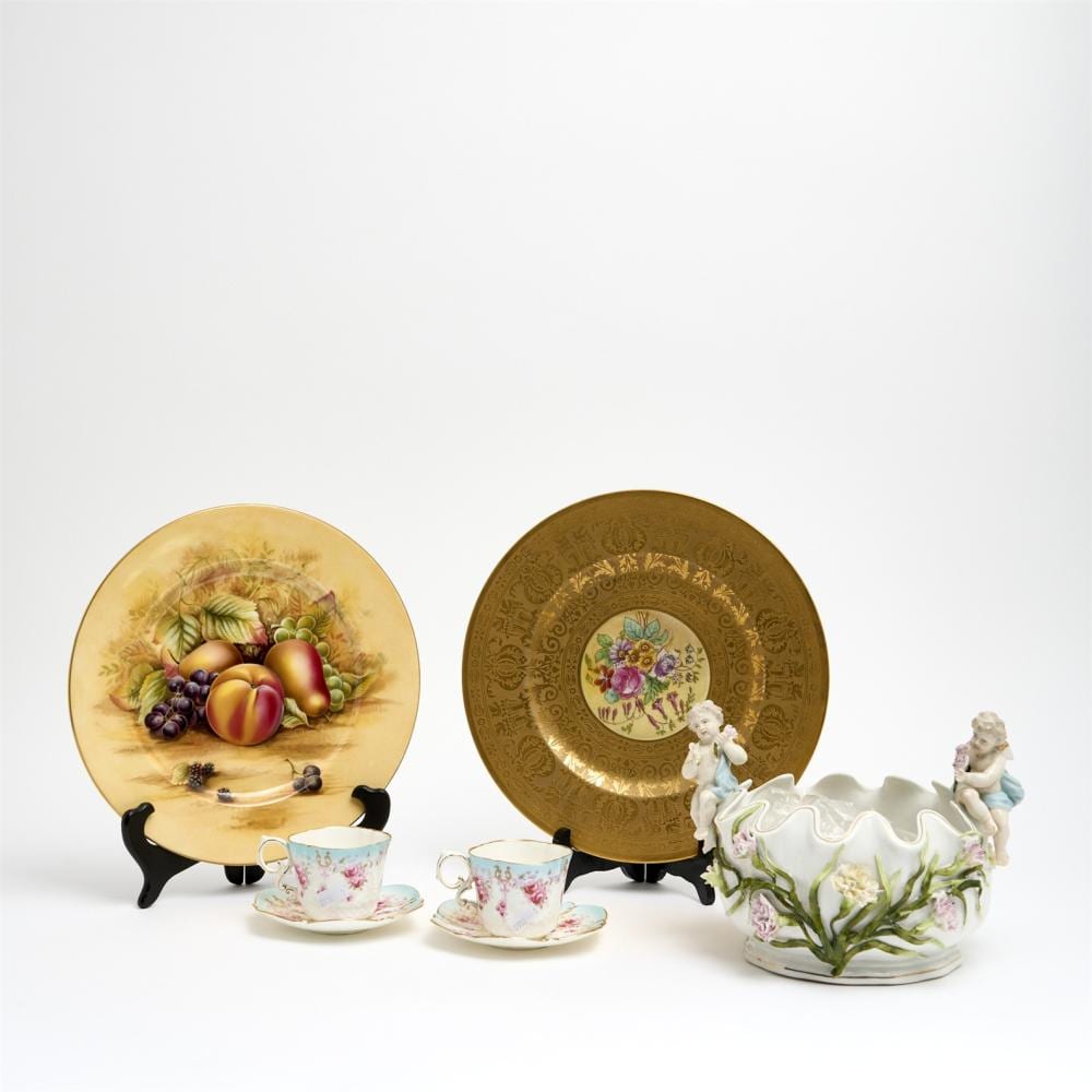 A COLLECTION OF PORCELAIN INCLUDING AN AYNSLEY ORCHARD GOLD PLATE, A PAIR OF AYNSLEY CUP AND SAUCERS, A BAVARIAN PLATE AND CONTINENT... sold by Leonard Joel, lot 2006 — auction record photograph