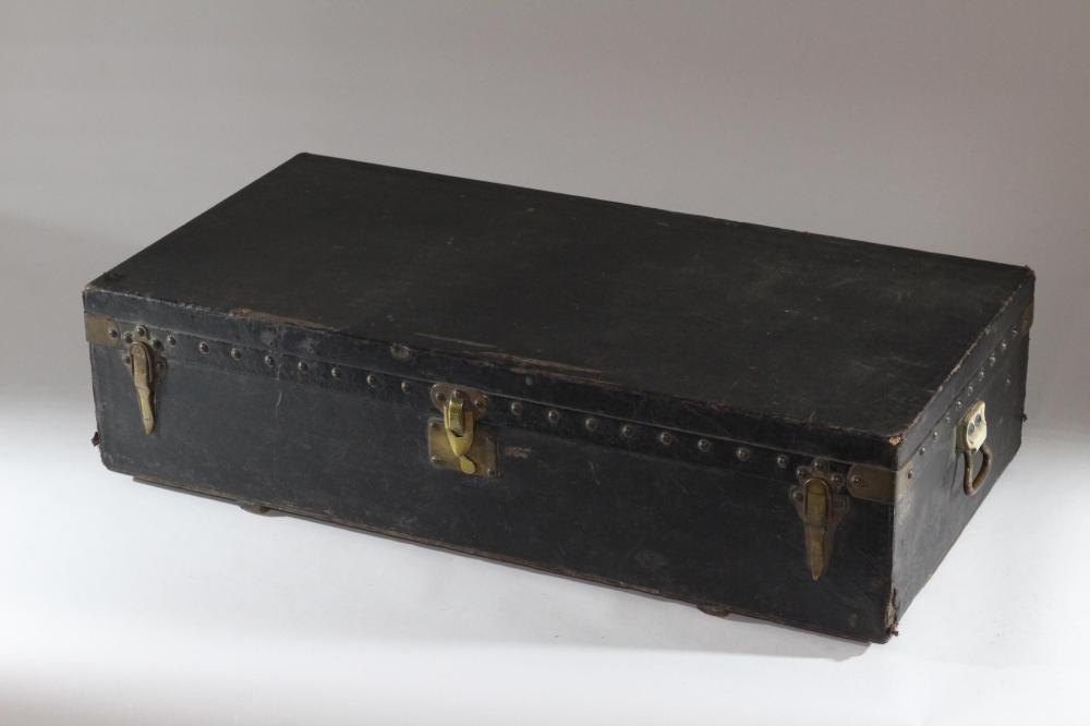 LOUIS VUITTON sold by ARTESIA - Maison de Ventes aux Enchères, lot 194 — auction record photograph