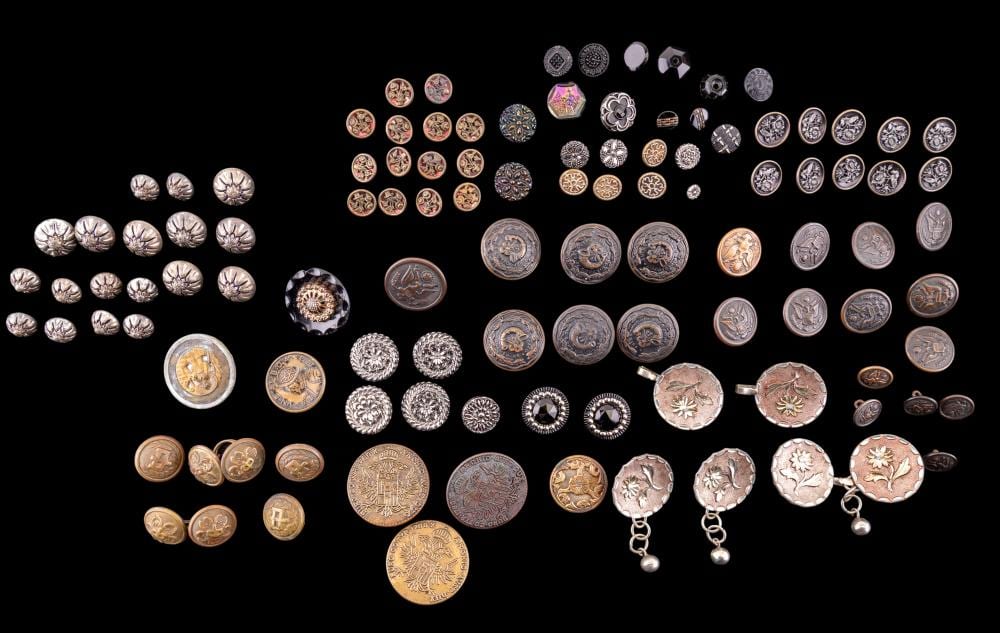Antique, Civil War, and Vintage Buttons sold by Keystone Auctions LLC, lot 389 — auction record photograph