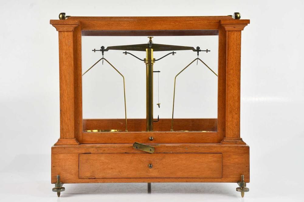 John (1831) Nesbitt comparable auction result: john nesbitt 42 market street manchester a cased set of scientific balance scales 36 x 40cm