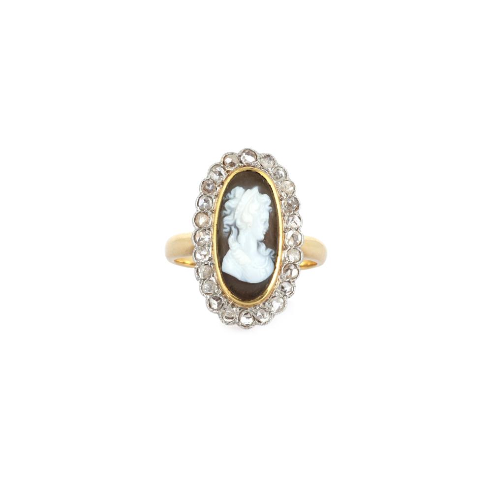Bague en or jaune 750‰, platine 850‰ et camée agate deux couches à profil féminin sold by Gros-Delettrez, lot 118 — auction record photograph