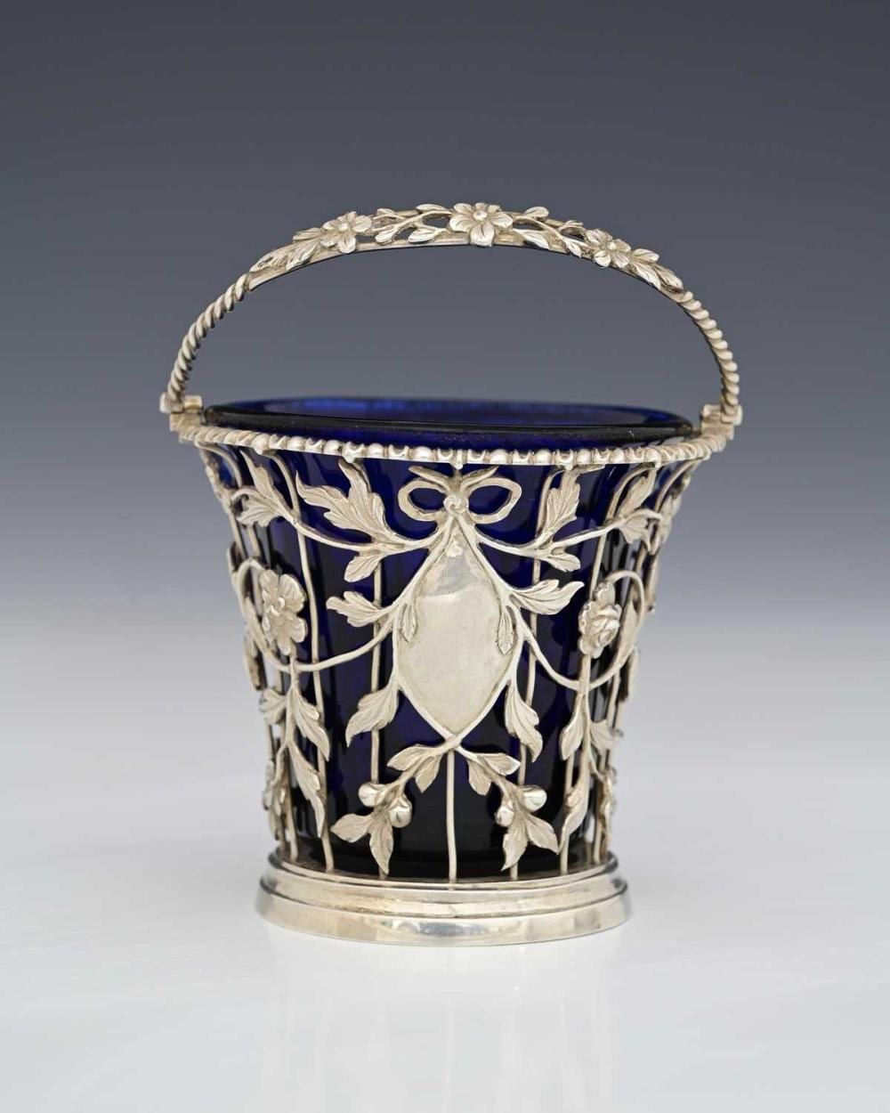 Elling William Gollings comparable auction result: a george iii silver cream pail by willi