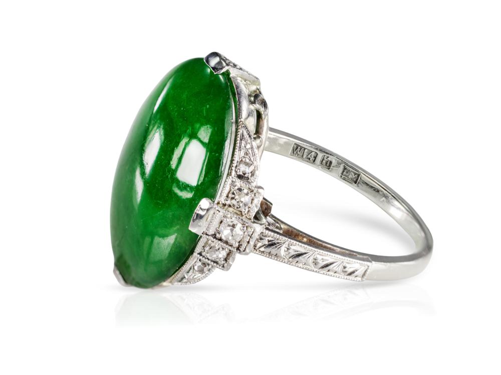 Auction comp thumbnail for Antique Art Deco Platinum and Diamond Ring with High-Fine Jadeite (Imperial Jade) (Pari Auktionen, Lot 3)
