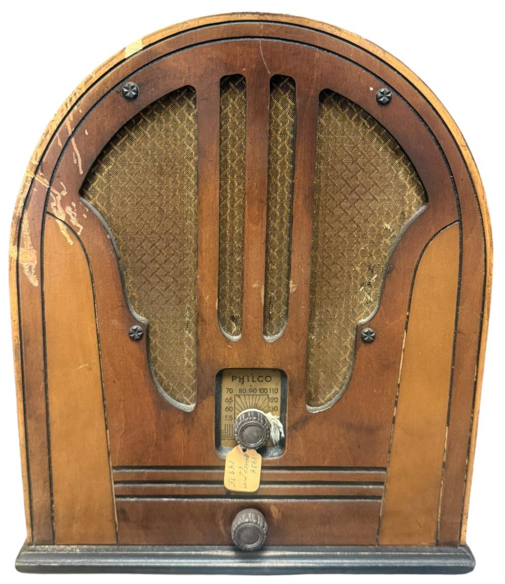 1934 Philco Model 54 Cathedral Deco Tube Radio sold by MiddleManBrokers, lot 63 — auction record photograph