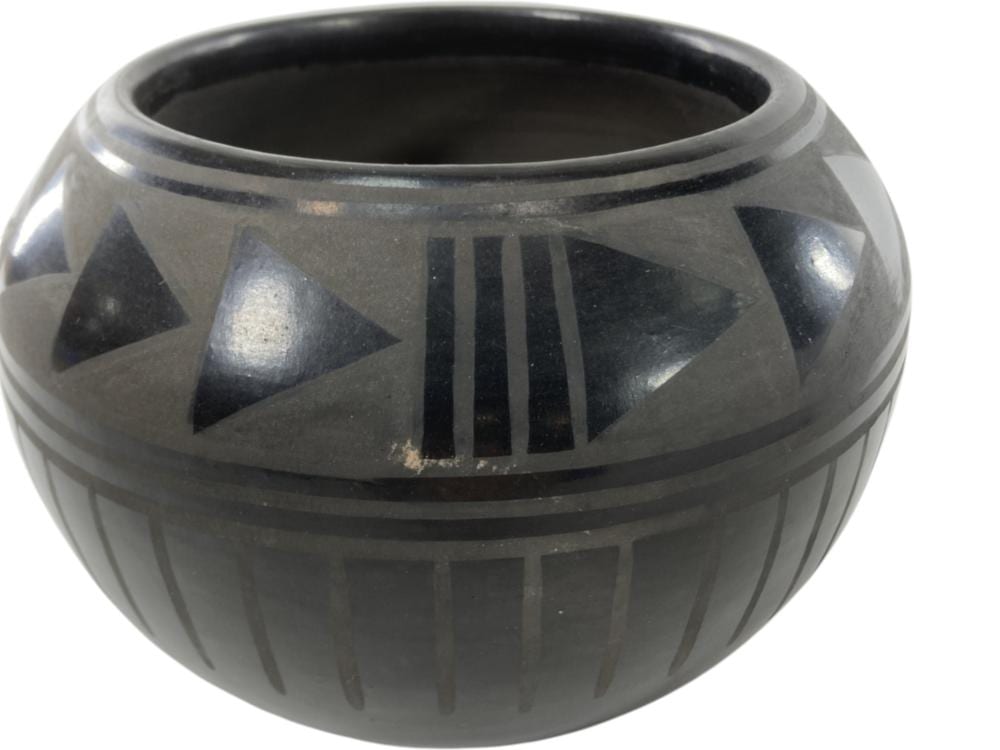 Carmelita Dunlap comparable auction result: carmelita dunlap signed ildefonso pueblo pottery