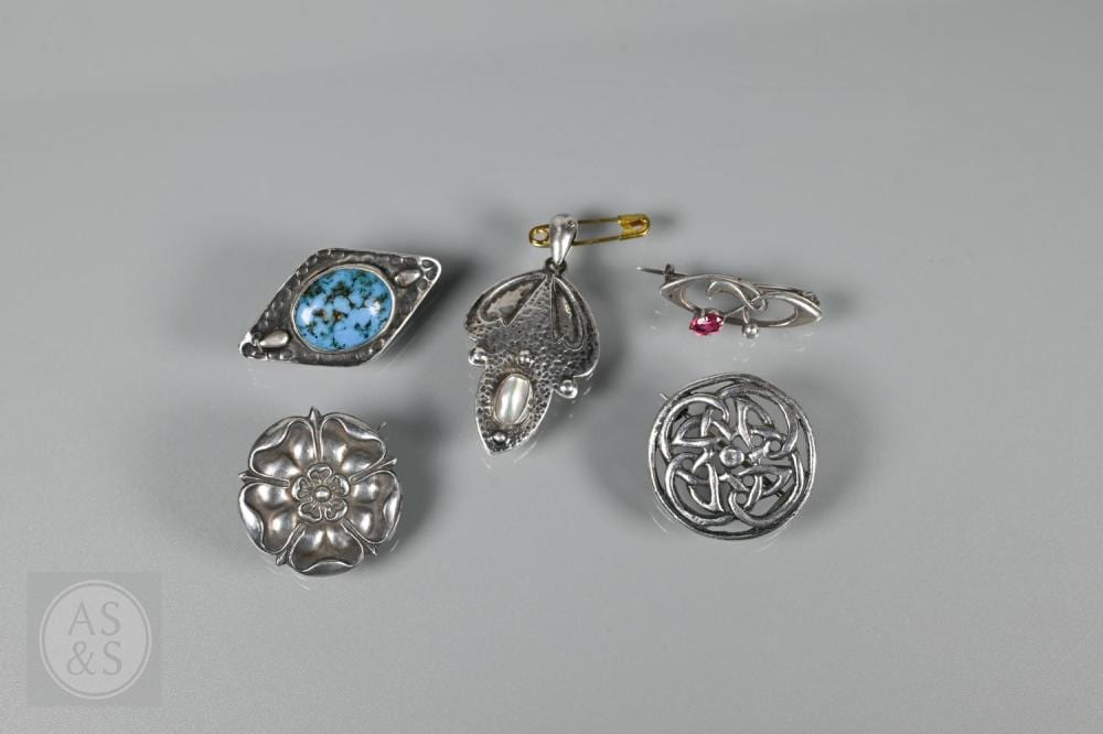 Alexander Ritchie comparable auction result: alexander ritchie an iona silver brooch of celtic design 2 5 cm diam charles horner a