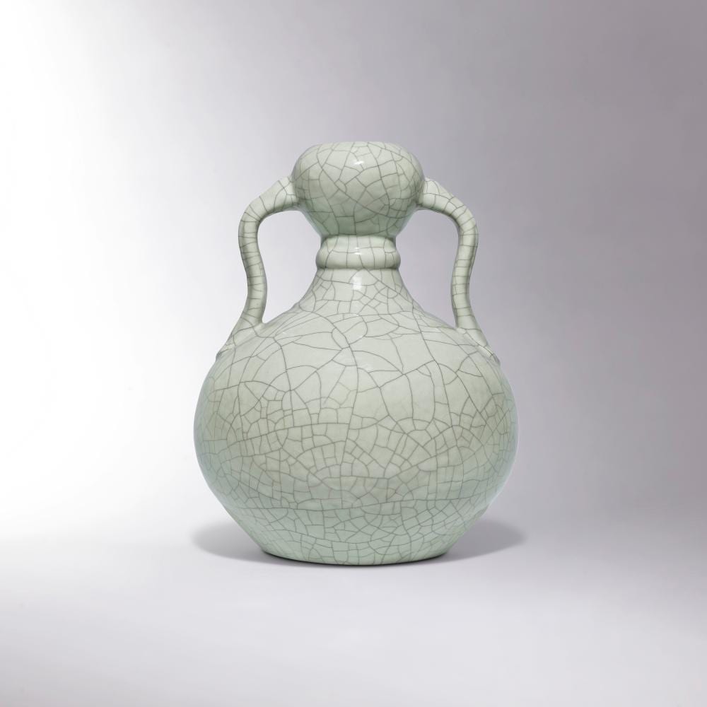 A Fine And Exceptionally Rare Ge-Type GLAZED DOUBLE-GOURD VASE. YONGZHENG S comparable sale